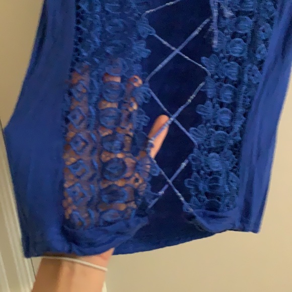 Blue too - Picture 2 of 7